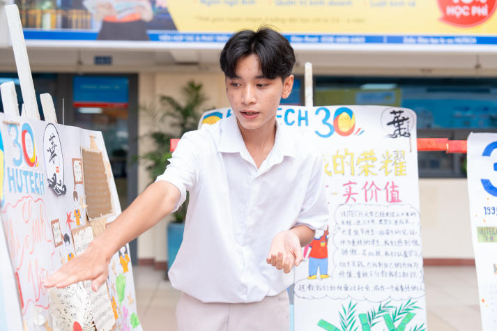 Sinh viên Khoa Trung Quốc học lan tỏa niềm tự hào HUTECH qua các tác phẩm báo tường tiếng Trung 84