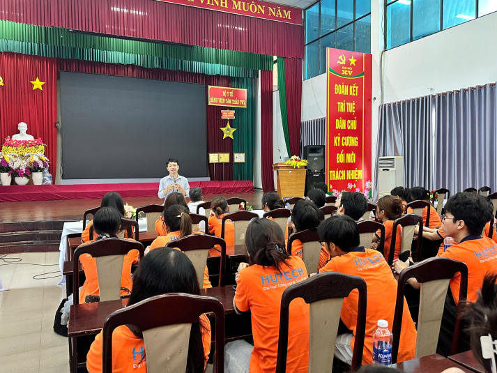 Sinh viên Tâm lý học trải nghiệm công tác hỗ trợ điều trị nghiện và chăm sóc sức khỏe tâm thần 83