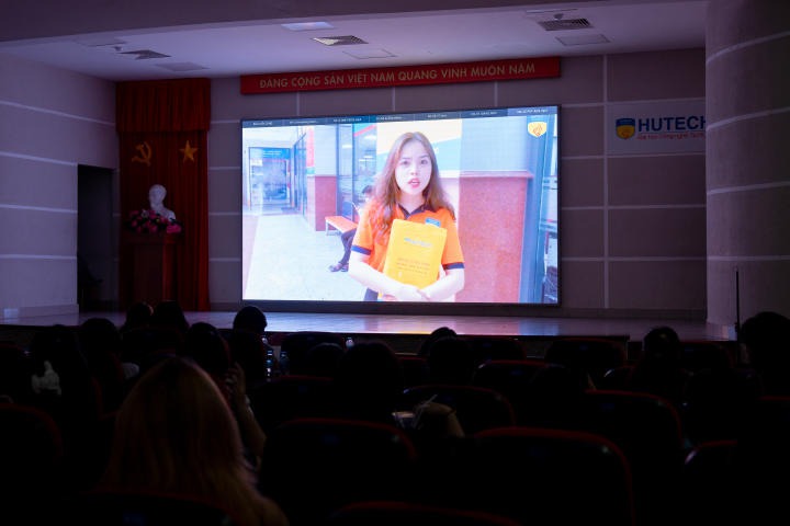 Sinh viên Tâm lý học HUTECH “trình làng” nhiều sản phẩm quảng cáo độc đáo trong buổi công chiếu đồ án cuối kỳ 72