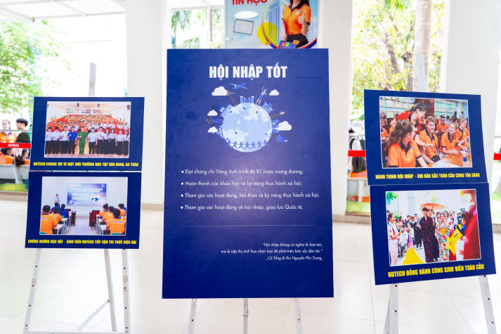 Ngày hội Sinh viên 5 tốt HUTECH năm học 2024 - 2025: Chạm vào hành trình “5 tốt” với không gian triển lãm rèn luyện toàn diện 138