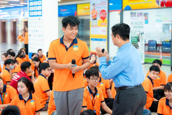 Ban cán sự lớp HUTECH tập huấn kỹ năng kết nối và dẫn dắt tập thể vào ngày 21/5 tới 29