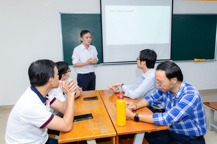 Giảng viên Khoa Tiếng Anh nâng cao năng lực nghiên cứu khoa học từ thực tiễn giảng dạy 27