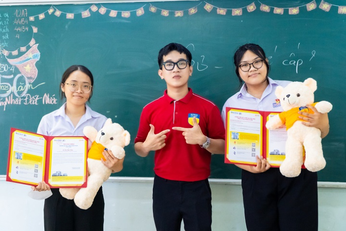 [Video] HUTECH Scholarship Tour 2025: 9 tỉnh thành, 2.000 học bổng và hàng ngàn ước mơ được chắp cánh 96