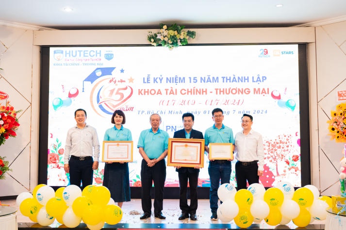 Rộn ràng Lễ kỷ niệm 15 năm thành lập của Khoa Tài chính - Thương mại HUTECH 108