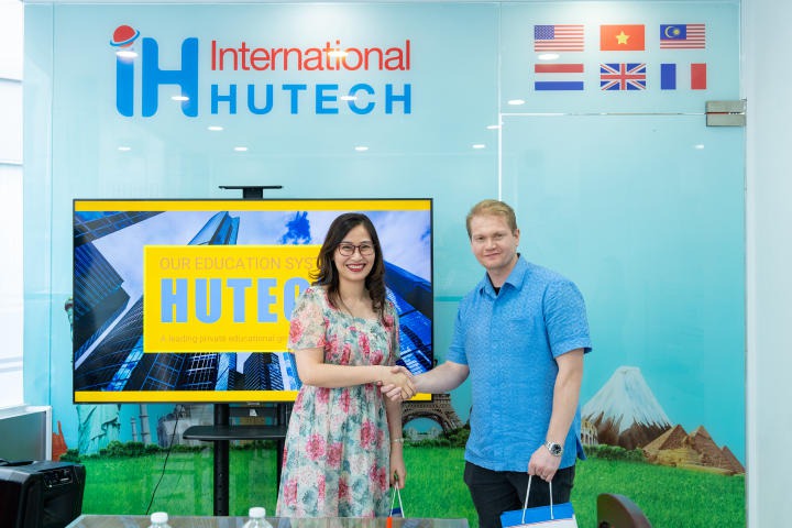 HUTECH welcomes and works with Leeds Trinity University (UK) 70