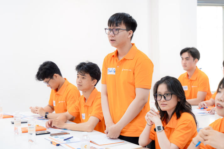 [Video] Sinh viên HUTECH tìm hiểu kiến thức ngành công nghệ tài chính cùng chuyên gia Hanwha Life 52