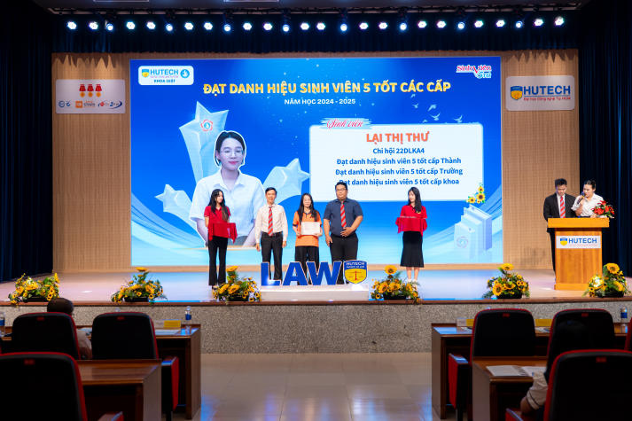 Vinh danh nỗ lực sinh viên Khoa Luật HUTECH, khởi động phong trào năm học mới  2025-2026 33