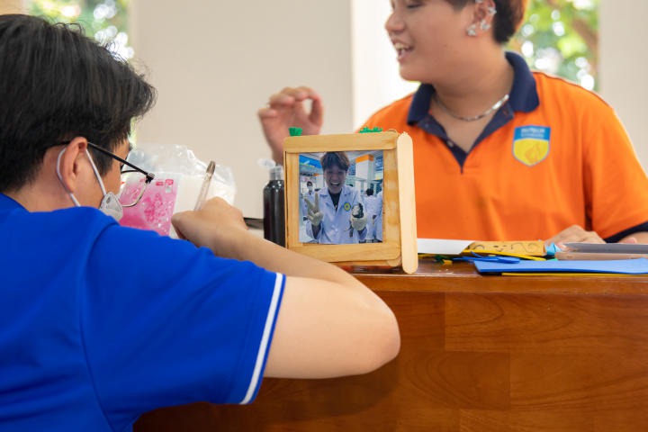 Sinh viên Khoa Thú y - Chăn nuôi thiết kế khung ảnh lưu giữ khoảnh khắc yêu thương nhân ngày Quốc tế Phụ Nữ (8/3) 33