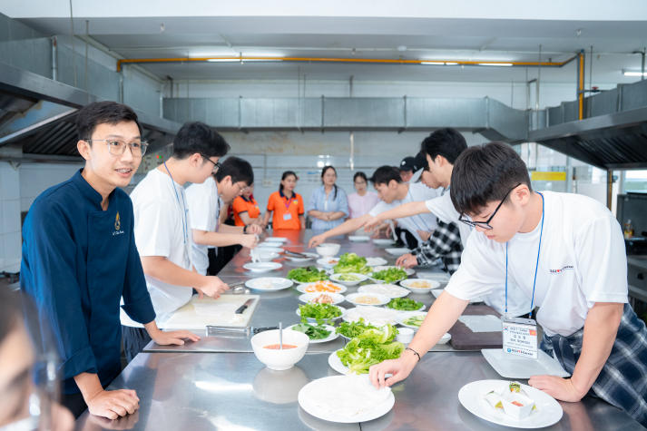HUTECH and Incheon students engage in Vietnam-Korea cultural exchange 115