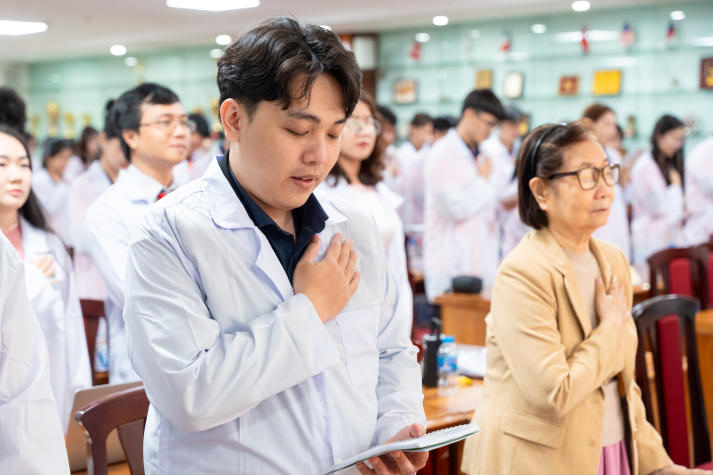 [Video] Dấu ấn đầu đời Blouse trắng: Tân sinh viên Khoa Dược chính thức bước vào hành trình mới 67