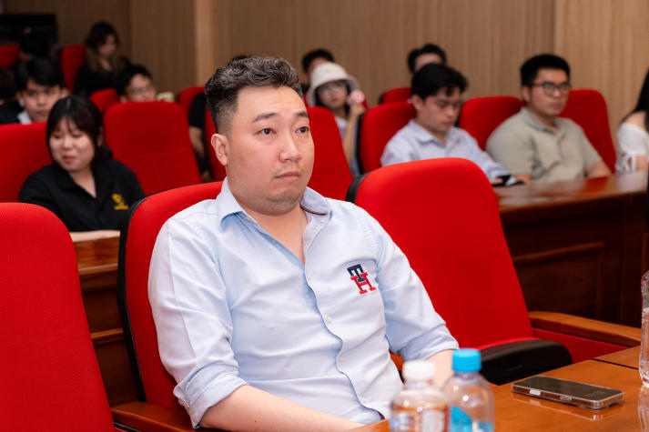 “Phù thủy sân khấu” HUTECH hiện thực hóa ý tưởng thành mô hình sân khấu sống động 57