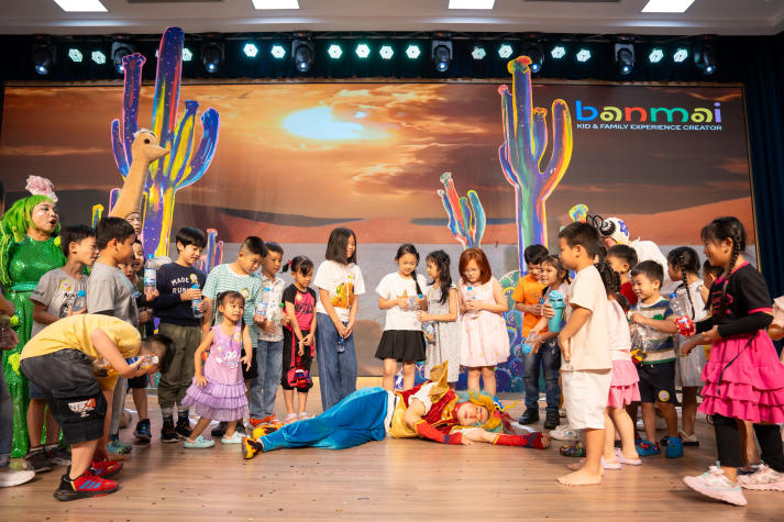 [Video] Ngày hội tuổi thơ HUTECH: Hành trình sắc màu cho những thiên thần nhỏ 112