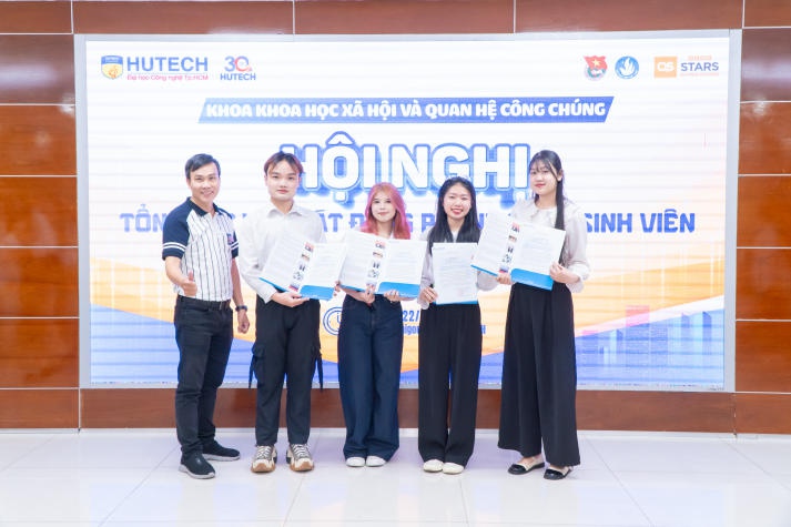 Khoa Khoa học Xã hội và Quan hệ Công chúng HUTECH vinh danh sinh viên đạt thành tích xuất sắc năm học 2023-2024 90