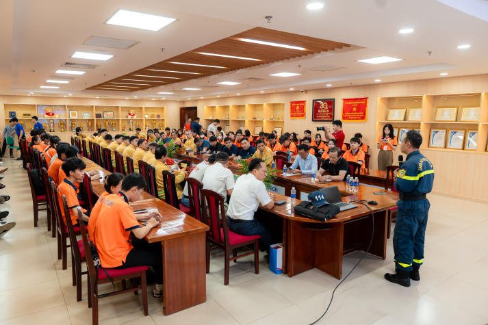 Trang bị kỹ năng ứng phó với hỏa hoạn: HUTECH tổ chức diễn tập PCCC & CNCH tại Thu Duc Campus 29