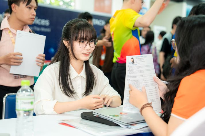 “Sinh viên HUTECH chủ động, chuyên nghiệp” - Lý do hơn 70 doanh nghiệp công nghệ săn nhân tài tại HUTECH IT OPEN DAY 2026 34