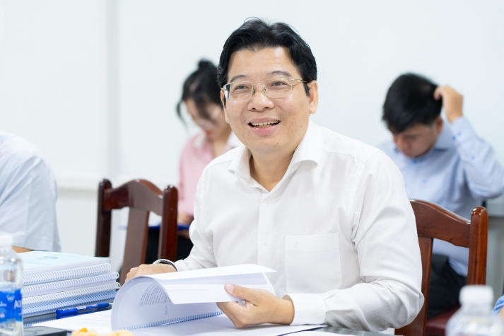 Giải quyết "bài toán" pháp lý từ thực tiễn kinh tế - xã hội tại buổi bảo vệ luận văn/đề án Thạc sĩ Luật kinh tế 44