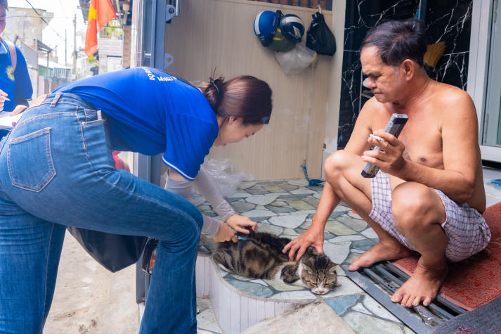 Sôi nổi và đầy nhiệt huyết, sinh viên Khoa Thú y - Chăn nuôi tham gia tiêm phòng dịch bệnh động vật tại Quận 12 và Gò Vấp 63