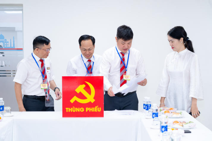 Đại hội Đại biểu Đảng bộ HUTECH lần VII: Khởi đầu vững vàng cho nhiệm kỳ 2025-2030 241