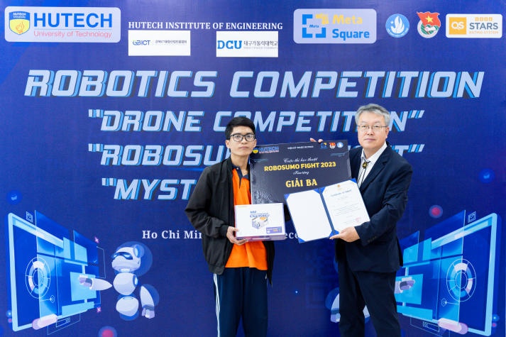 Cuộc thi học thuật “Robotics competition” thu hút đông đảo sinh viên Viện Kỹ thuật tranh tài 290