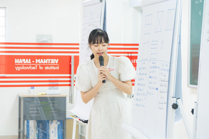 Khép lại chuỗi tập huấn dành cho Cán bộ - Giảng viên - Nhân viên HUTECH bằng hoạt động thiết kế poster ấn tượng 35