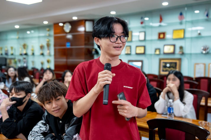 Sinh viên Khoa Hàn Quốc học tìm hiểu chương trình đào tạo ngành Ngôn ngữ Hàn Quốc 129