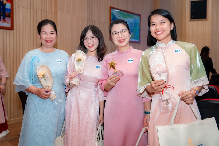 Rạng rỡ khí chất phái đẹp HUTECH: Từ tri thức tỏa sáng đến tấm lòng nhân ái 76