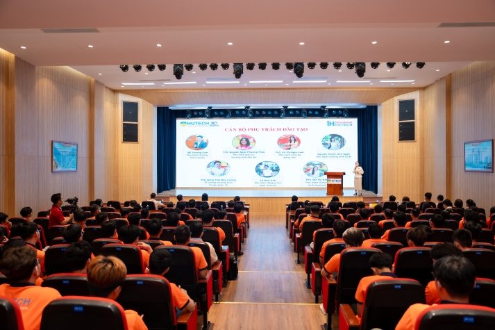 TÂN SINH VIÊN KHÓA 2025 CHÍNH THỨC BƯỚC VÀO HÀNH TRÌNH KHỞI ĐẦU CỦA NHỮNG ƯỚC MƠ 49