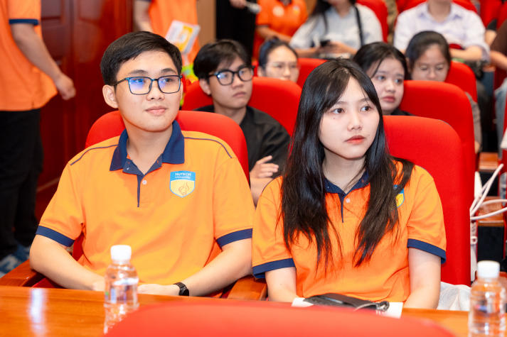 “Be the T.E.A.C.H.E.R the world needs”: Sinh viên Khoa Tiếng Anh tìm hiểu về nghề giáo trong kỷ nguyên số 54