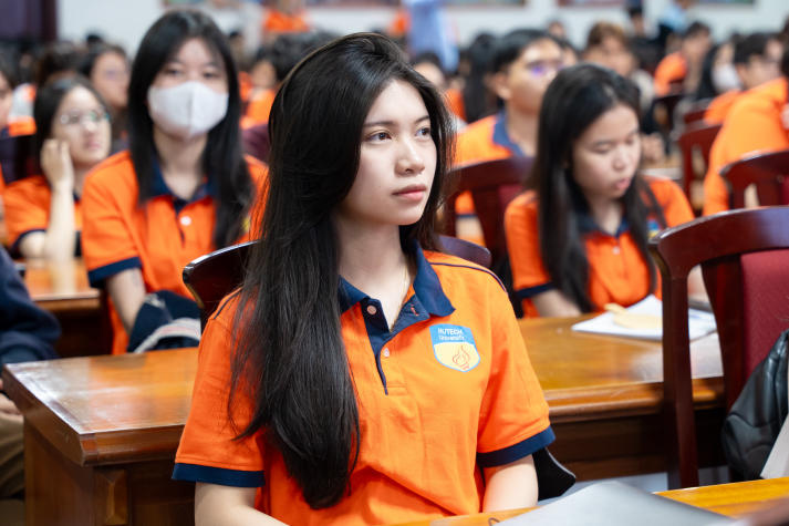 [Video] Sinh viên Khoa Tài chính - Thương mại nâng cao kỹ năng xây dựng hồ sơ ứng tuyển chuyên nghiệp 54