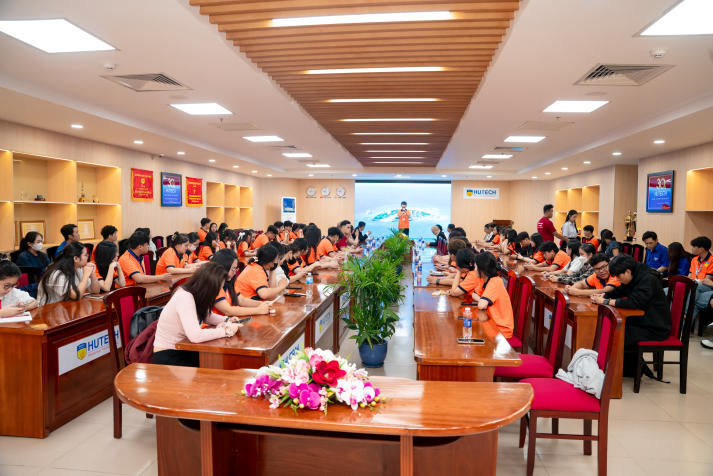 Sinh viên Khoa Luật lắng nghe câu chuyện làm nghề từ những luật sư hàng đầu 8