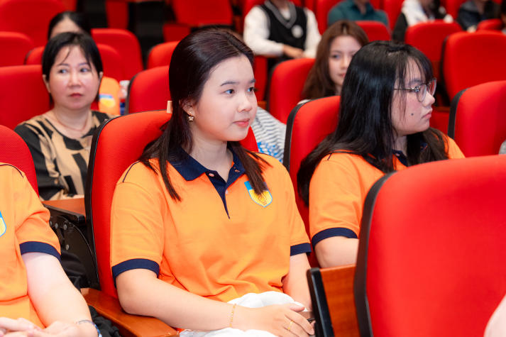 Trường Y và Khoa học Sức khỏe HUTECH đồng hành cùng phụ huynh, sinh viên trên hành trình đại học 95