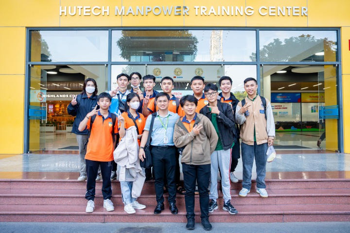 Sinh viên ngành Kỹ thuật môi trường HUTECH tham quan thực tế tại Nhà máy xử lý nước thải KCN Tân Bình 8