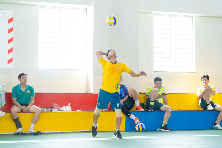 [Hội thao CB-GV-NV HUTECH 2025]: Bóng chuyền nam xác định 4 cái tên tiến vào Bán kết 79