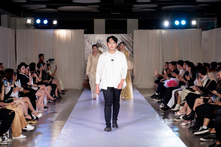 [Video] Sinh viên Thiết kế thời trang HUTECH “trình làng” loạt đồ án tốt nghiệp với nhiều ý tưởng độc đáo 273