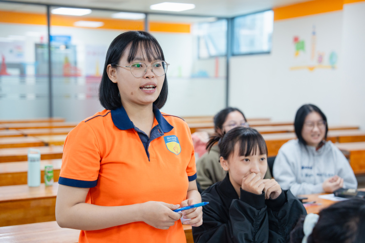 Giáo sư Đại học Chung-Ang chia sẻ về quan hệ đối ngoại Hàn Quốc cùng sinh viên HUTECH 31