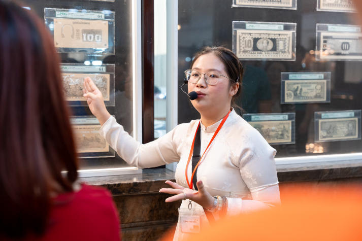 Sinh viên Khoa Tài chính - Thương mại khám phá hành trình phát triển của dòng tiền tại Ngân hàng Nhà nước Việt Nam 64