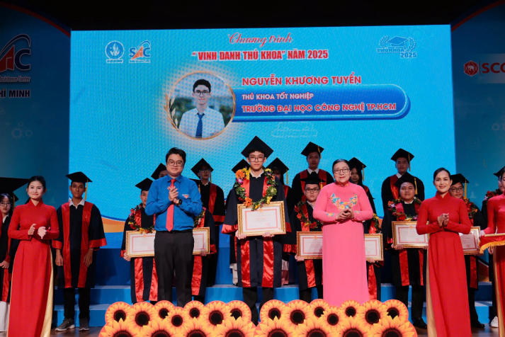 Tự hào 02 thủ khoa HUTECH tiêu biểu được Hội Sinh viên TP.HCM vinh danh 35