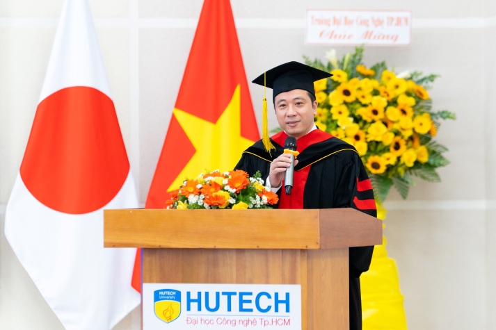 [Video] Tân Cử nhân, Kỹ sư Viện Công nghệ Việt - Nhật HUTECH tốt nghiệp trong niềm hân hoan và xúc động 56
