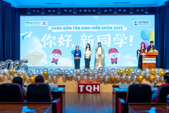 Sôi động, đa sắc màu: Tân sinh viên Khoa Trung Quốc học “cháy” hết mình tại Đêm nhạc hội chào năm học mới 170