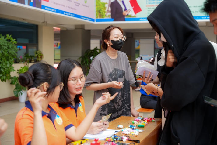 Sinh viên HUTECH hào hứng khám phá phiên chợ “Xuân sắc màu” của Khoa Dược 44