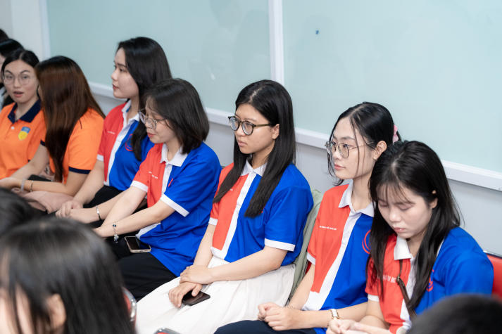 Sinh viên VJIT “đọc vị” văn hóa giao tiếp Nhật Bản cùng MC Đài phát thanh Osaka (Nhật Bản) 61