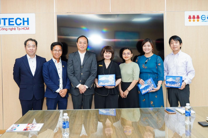 Khoa Nhật Bản học HUTECH làm việc cùng Công ty IFK và Công ty CP Nakayama Agency 93