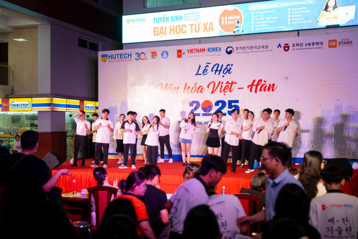 A burst of cultural colors at the Vietnam - Korea Cultural Festival 2025: Connection and integration 88