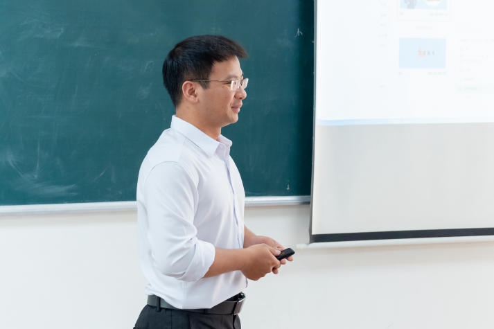 Giảng viên Khoa Trung Quốc học trao đổi kinh nghiệm giảng dạy qua Seminar "Ứng dụng E-learning trong giảng dạy tiếng Trung" 86