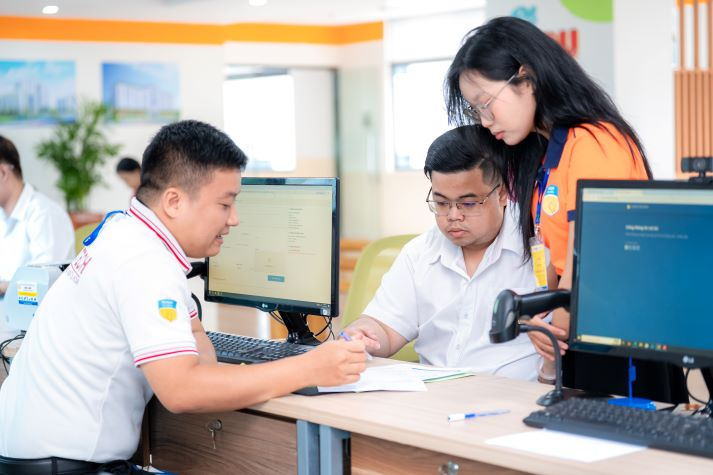 “Tra đúng chỗ, hỏi đúng việc”: Bí quyết liên hệ phòng ban dành cho tân sinh viên HUTECH 131