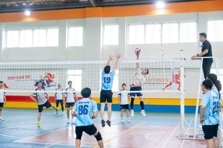 [Hội thao CB-GV-NV 2026] Tuyển sinh - Truyền thông - Marketing bảo vệ ngôi vương Bóng chuyền nam 83