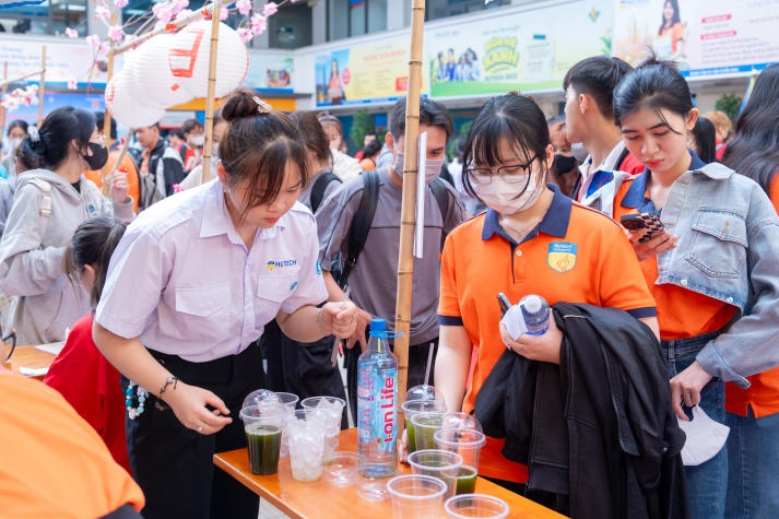[Video] Sinh viên HUTECH hào hứng trải nghiệm Ngày hội giao lưu văn hóa Việt - Nhật 2024 216