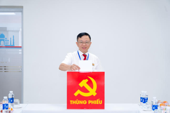 Đại hội Đại biểu Đảng bộ HUTECH lần VII: Khởi đầu vững vàng cho nhiệm kỳ 2025-2030 239