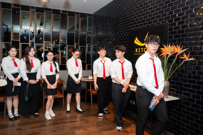 [Video] Không gian 5 sao trở thành lớp học: Sinh viên Quản trị khách sạn trải nghiệm tại Hilton Saigon và Renaissance Saigon 71