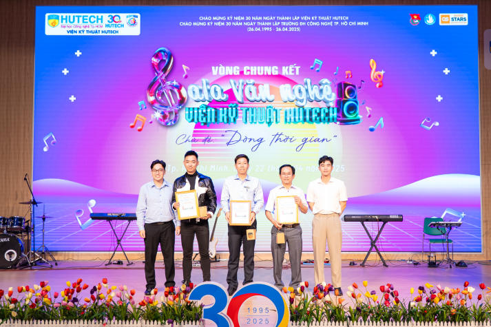 Bùng nổ cảm xúc tại Chung kết Gala Văn nghệ Viện Kỹ thuật 2025 17
